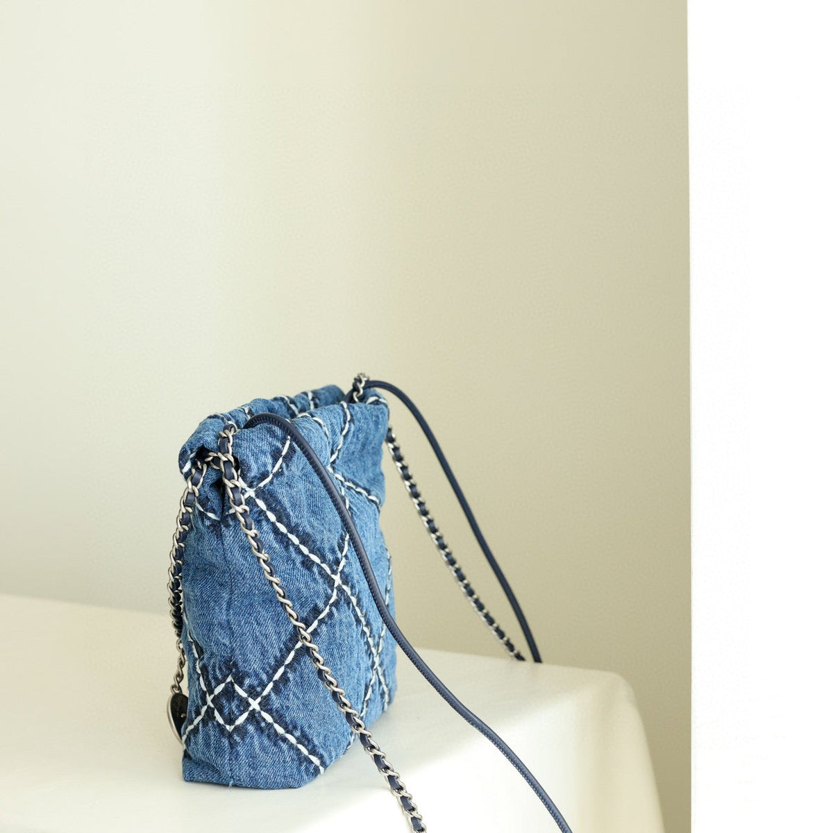 CC 22 MINI HANDBAG