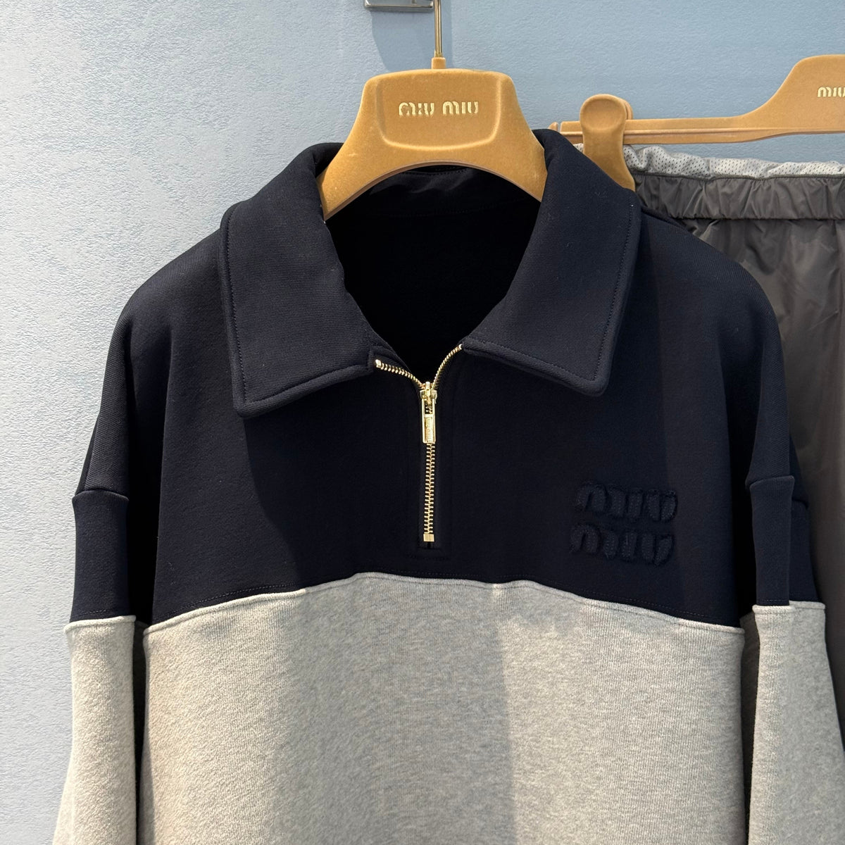 MIU M SWEATSHIRT