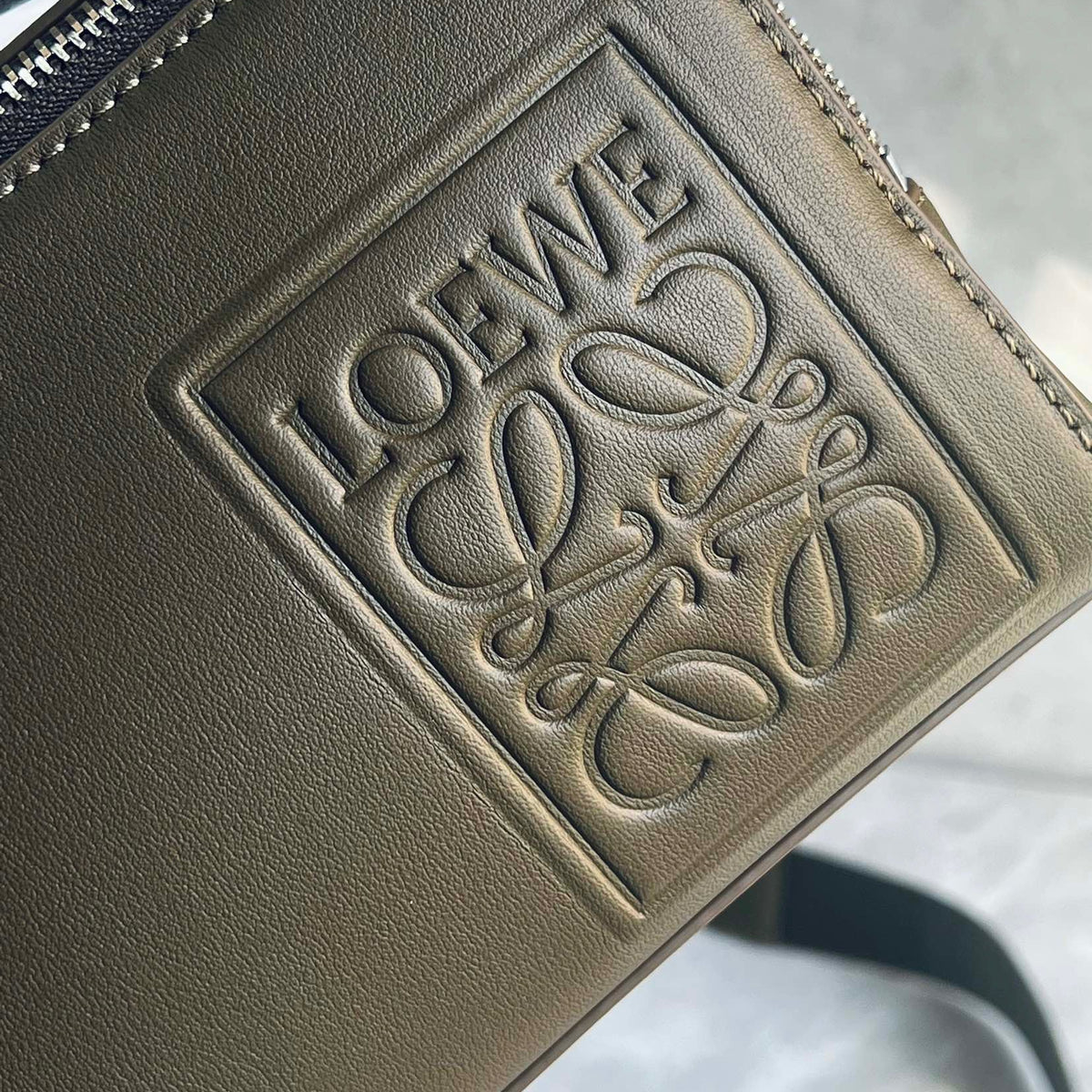 LOEW MINI CAMERA CROSSBODY BAG