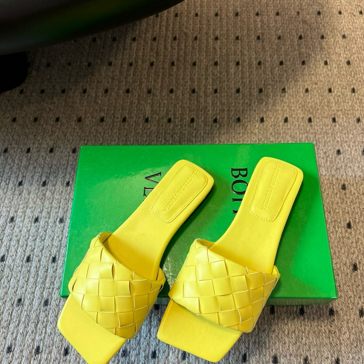BOTT V SANDALS