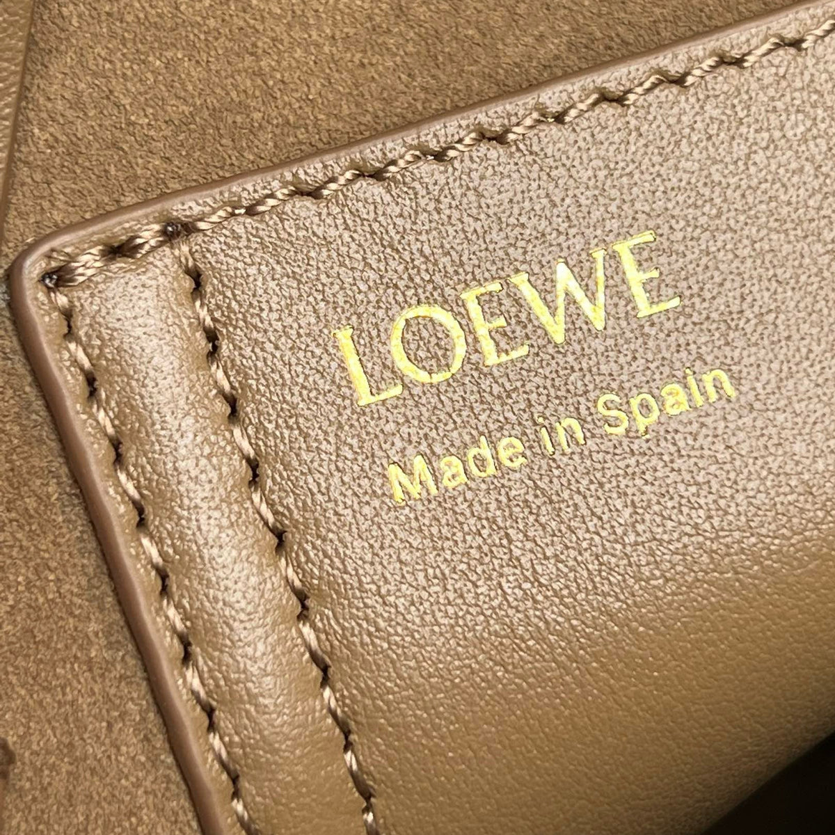 LOEW MINI PEBBLE BUCKET BAG