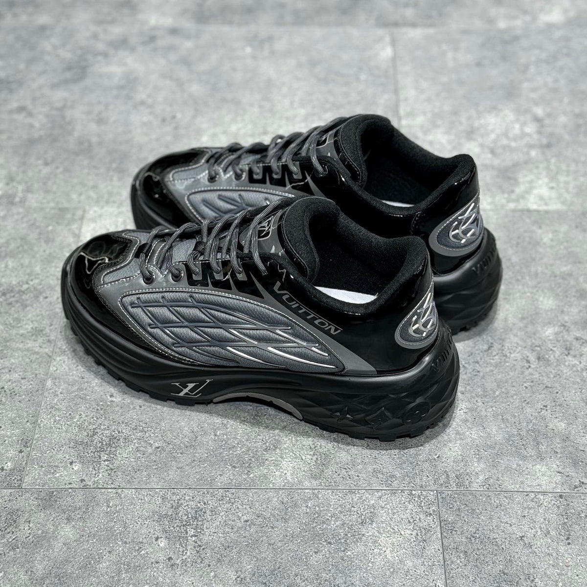 LOU DISCOVERY TRAINERS