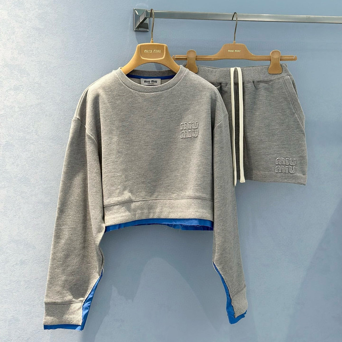 MIU M SWEATSHIRT