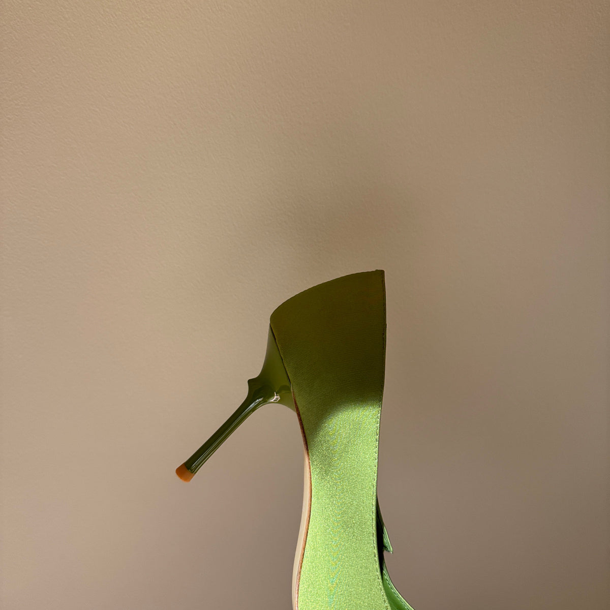 ROGER V HEELS