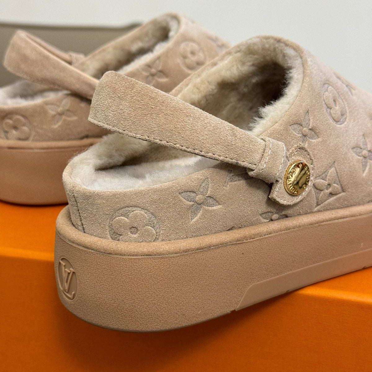 LOU ASPEN CLOGS