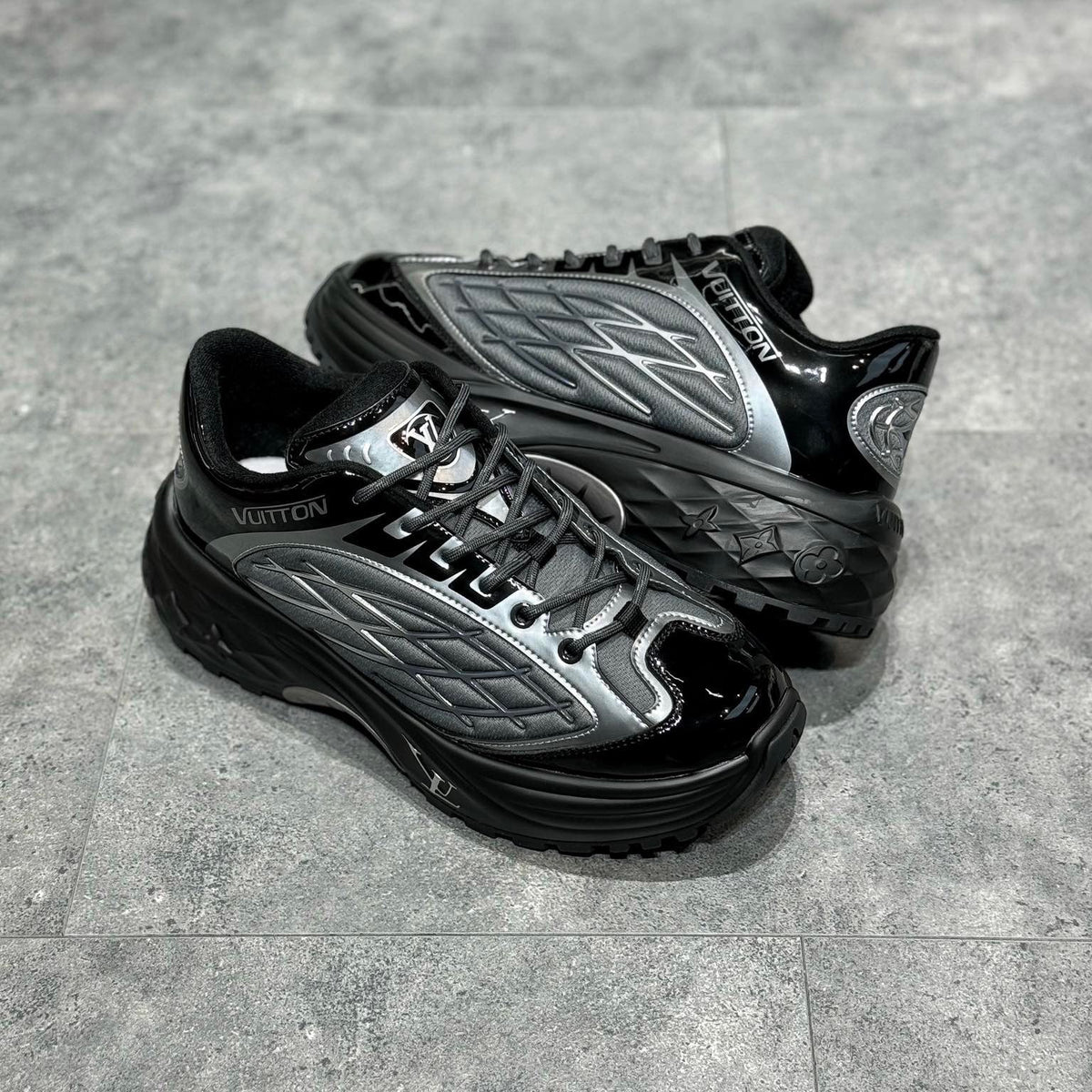 LOU DISCOVERY TRAINERS