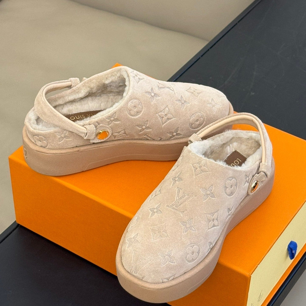 LOU ASPEN CLOGS