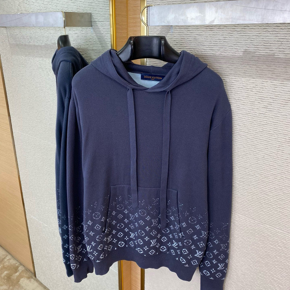 LOU HOODIE
