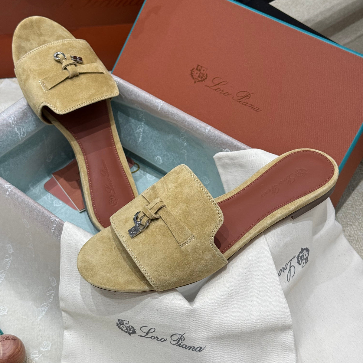 LORO P SUMMER CHARM SLIPPER