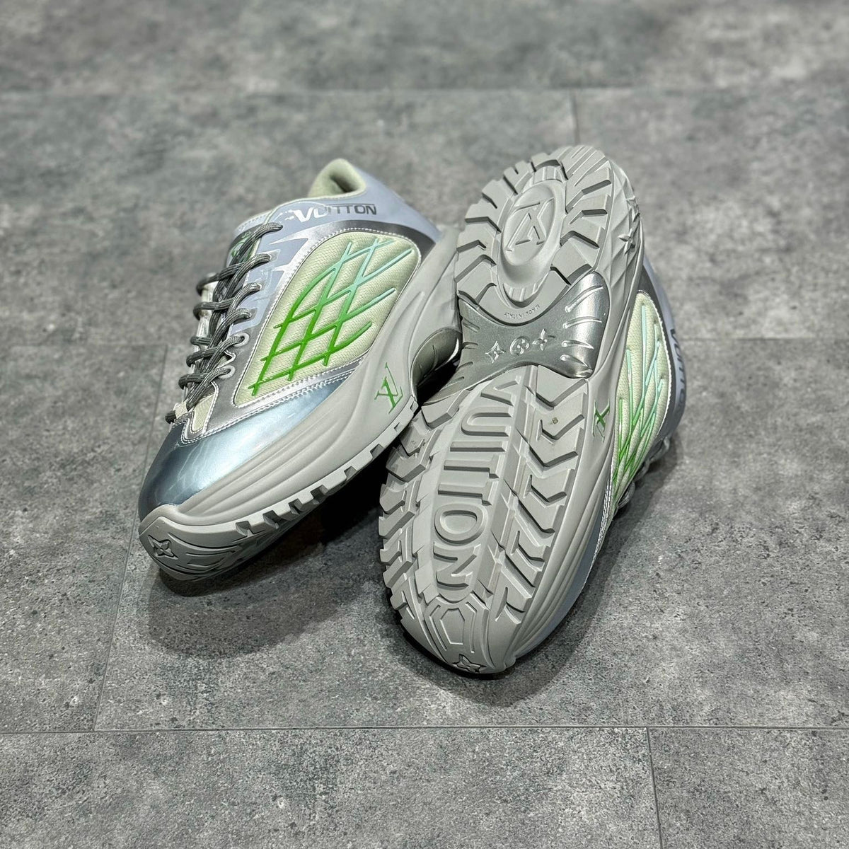 LOU DISCOVERY TRAINERS