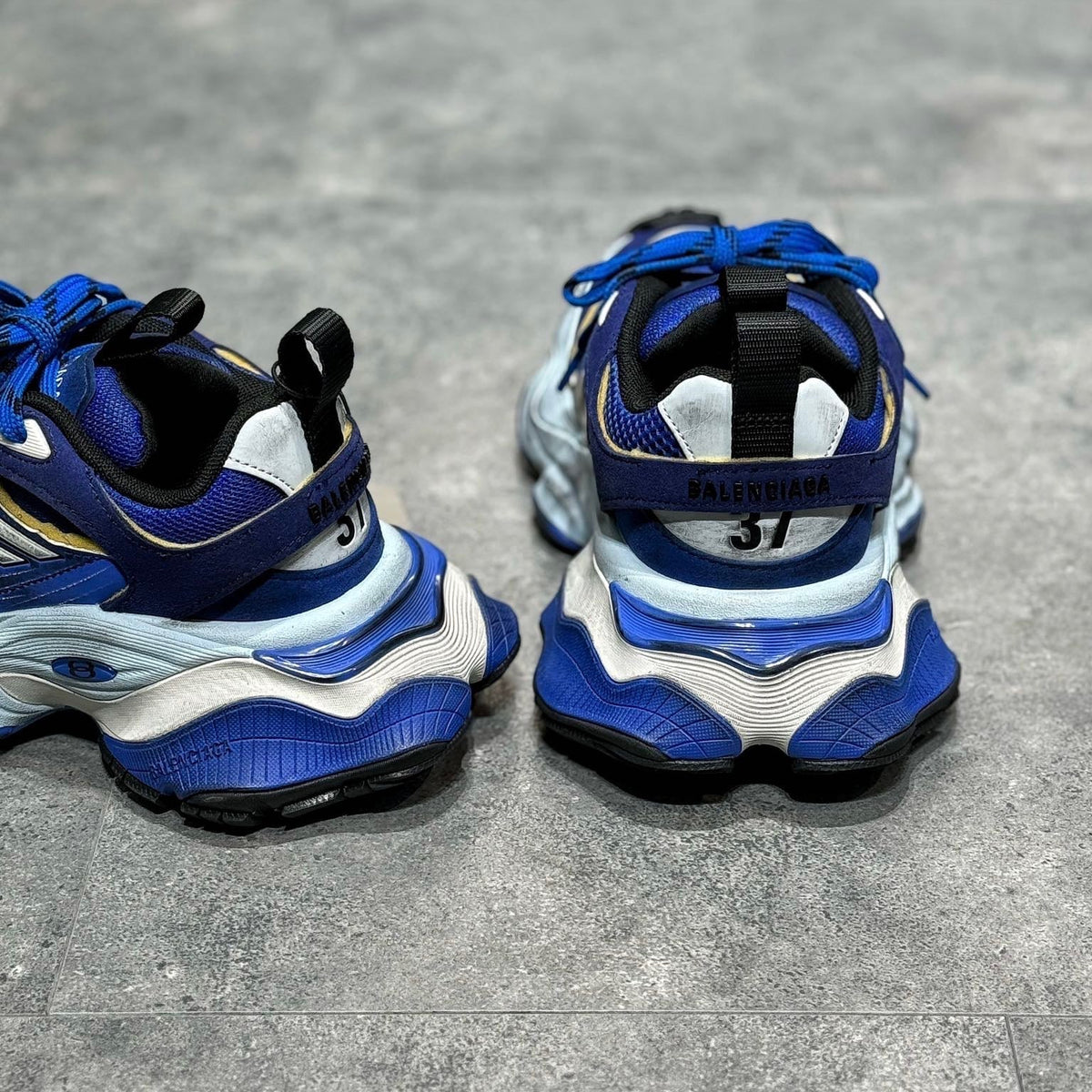 BAL CARGO TRAINERS