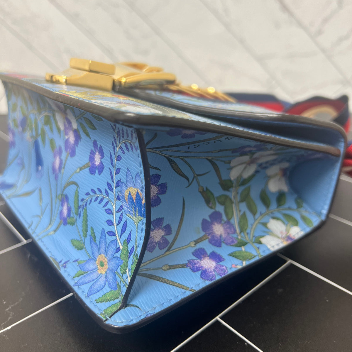 LIKE NEW Gucci Sylvie Chain Leather Mini Shoulder Bag