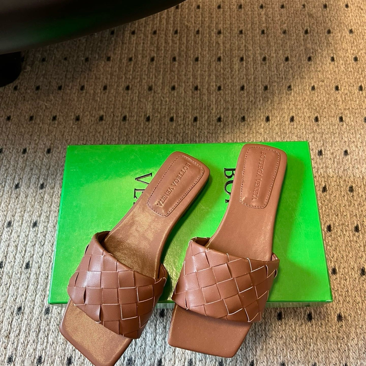 BOTT V SANDALS