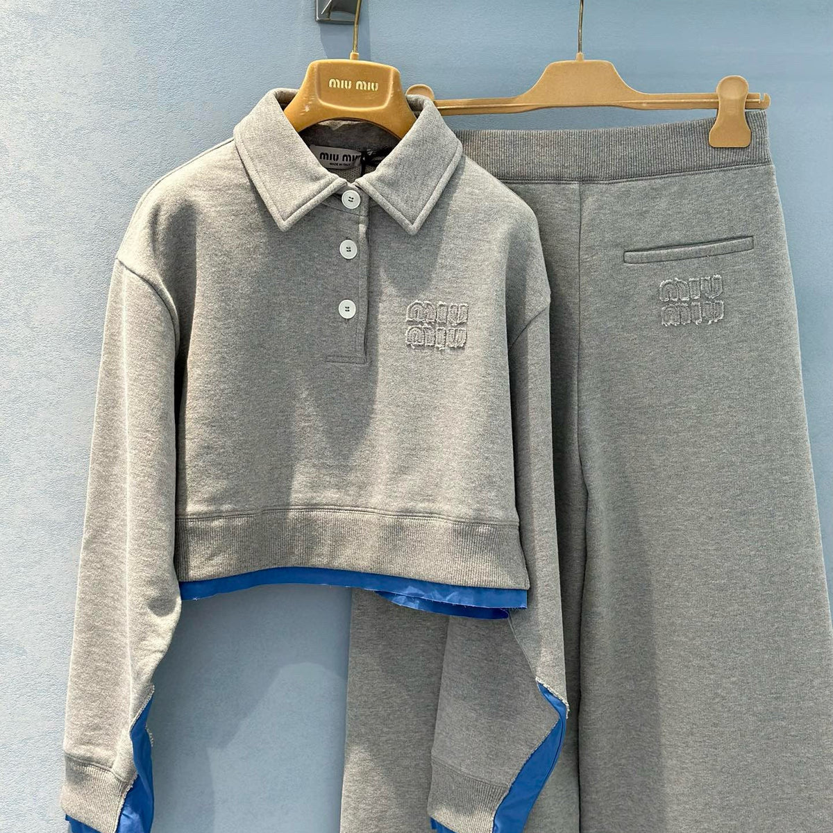 MIU M SWEATSHIRT