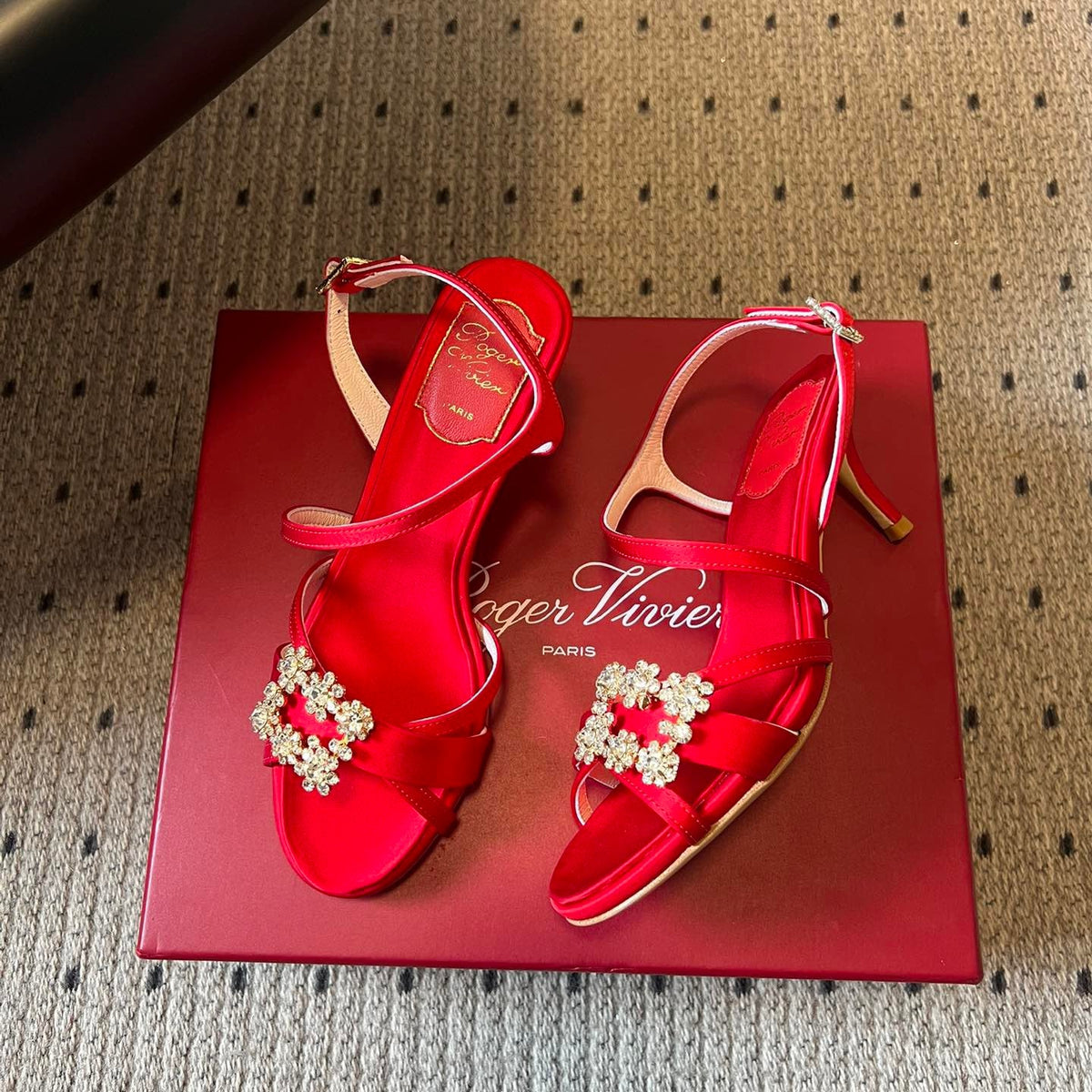 ROGER V HEELS
