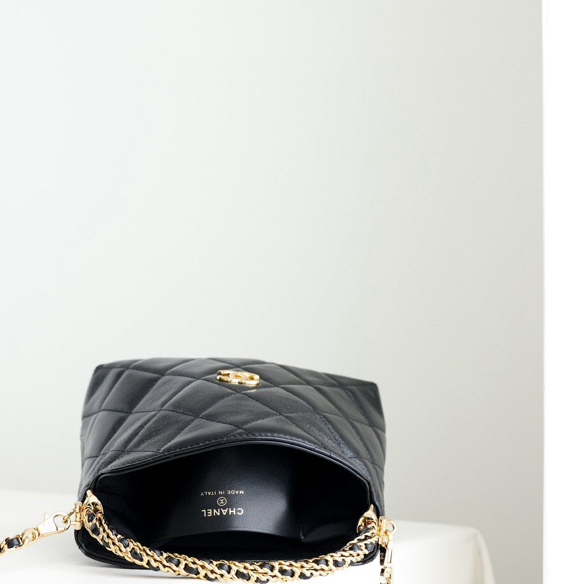 CC 24B HOBO BAG