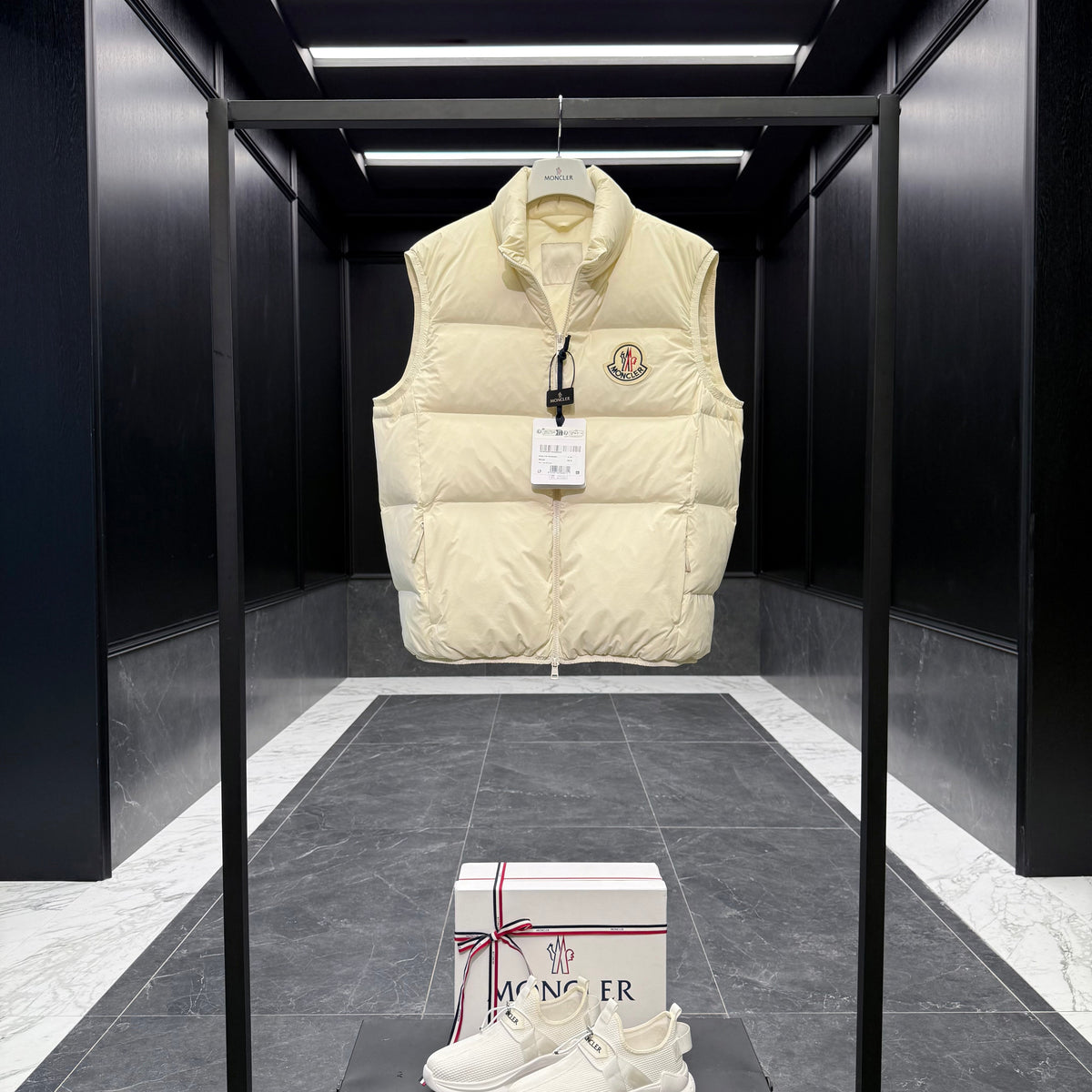 MONC ALMAZ VEST