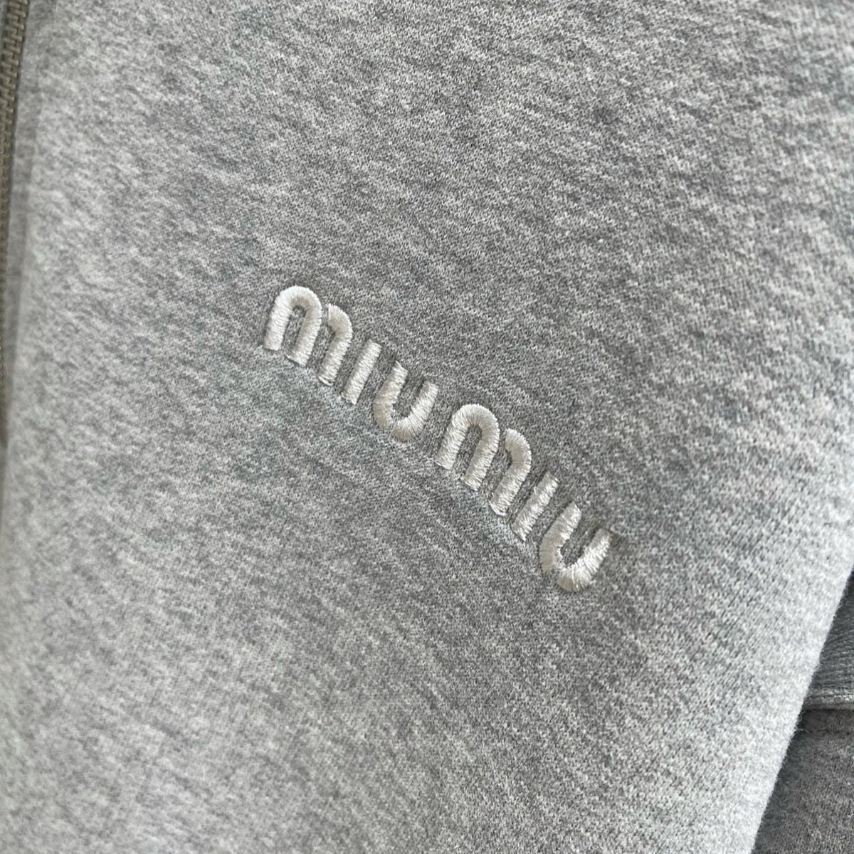 MIU M ZIP SWEATSHIRT
