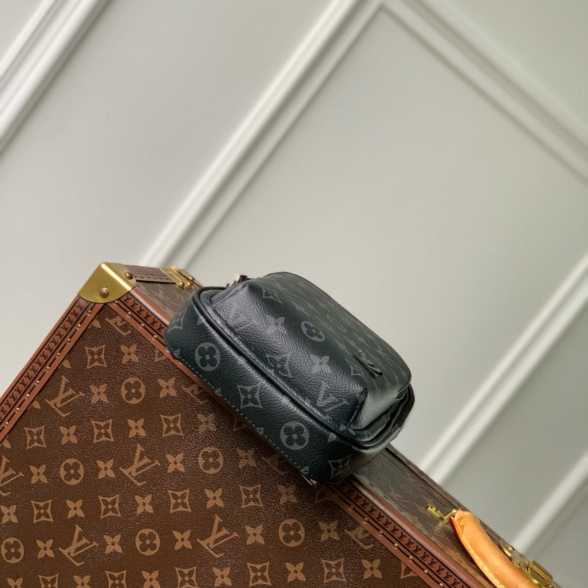 LOU AVENUE PM SLING BAG