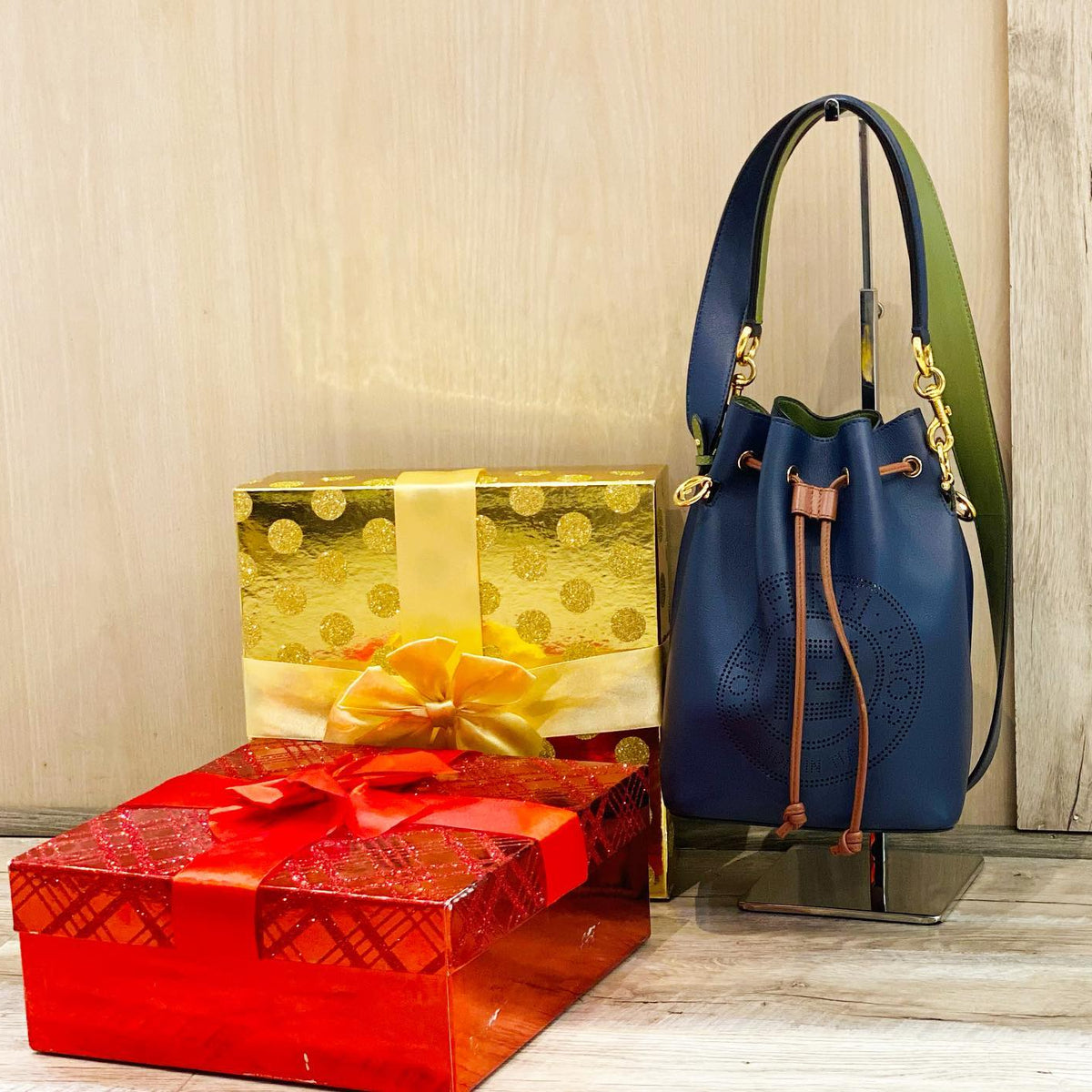 FENDI MON TRESOR SMALL BUCKET BAG