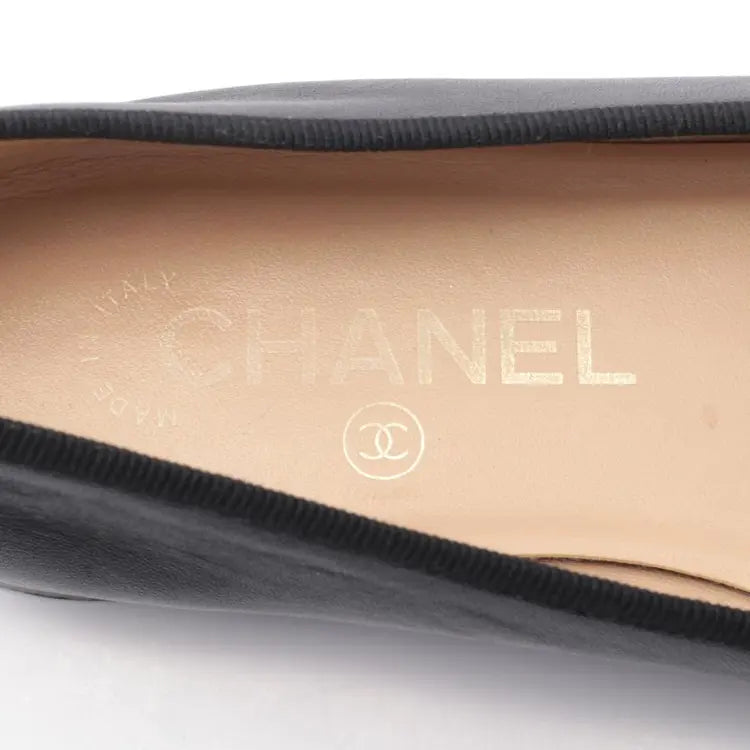 CHANEL Interlocking CC Logo Leather Ballet Flats, Size 35.5