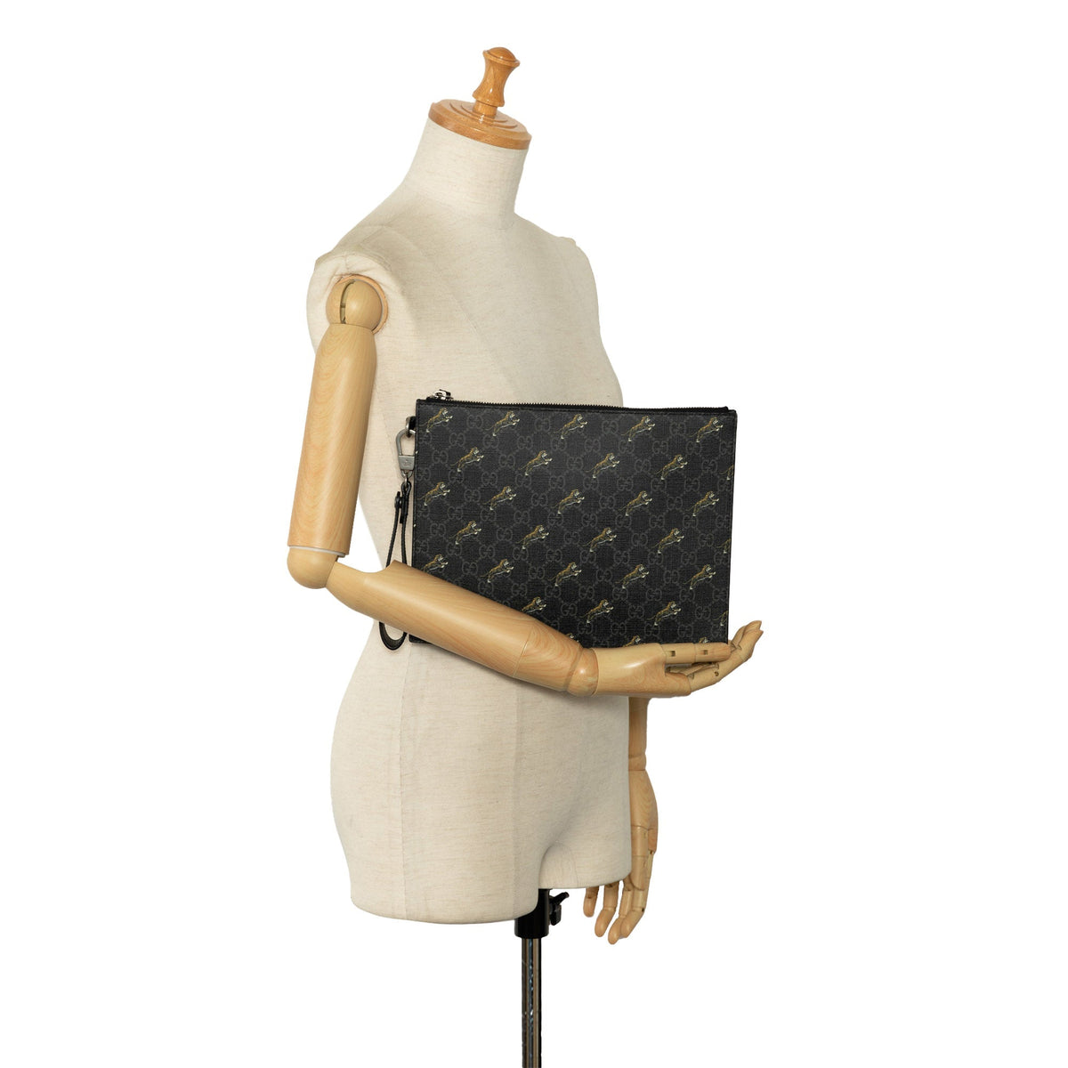 GUCCI GG Supreme Tiger Clutch Bag