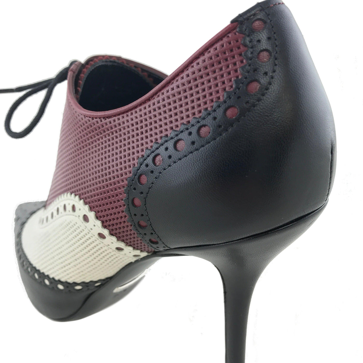 Gucci Brogue Gia Pointy Toe Ankle Bootie Size 8.5