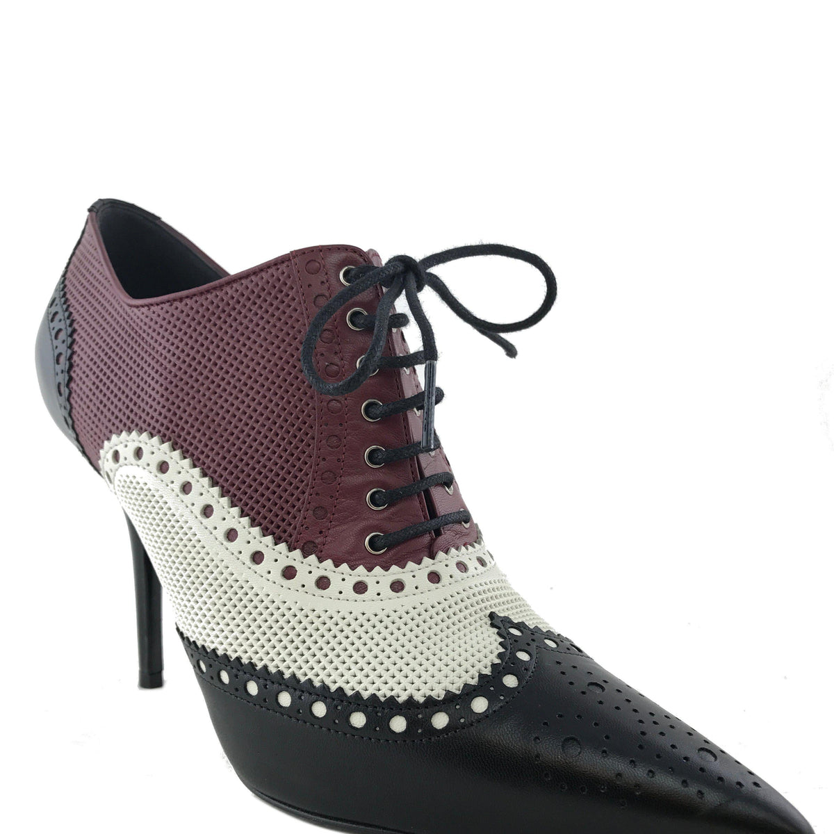 Gucci Brogue Gia Pointy Toe Ankle Bootie Size 8.5