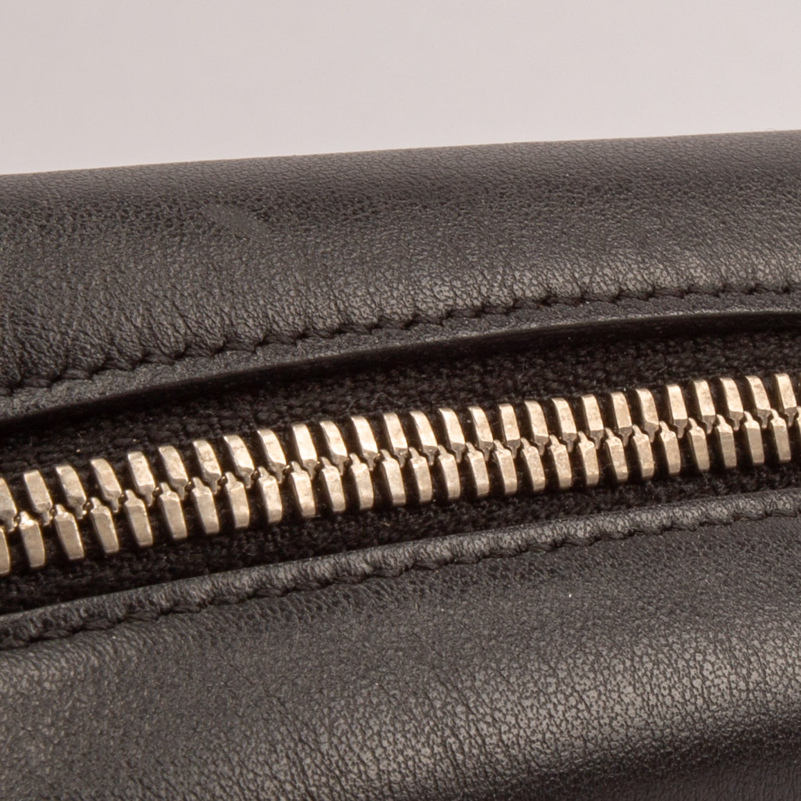 GUCCI GG Marmont Small Shoulder Bag - Black