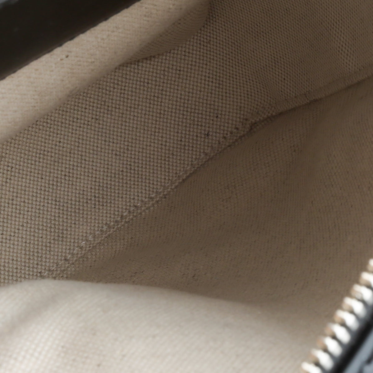 GUCCI GG Embossed Sling Bag - Black