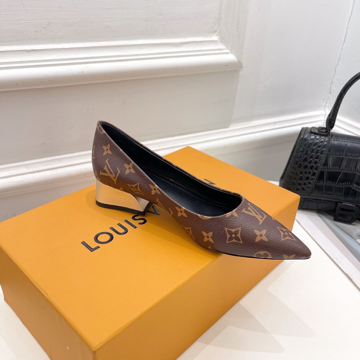 SE807 Pointed Toe Flats / Size4-11