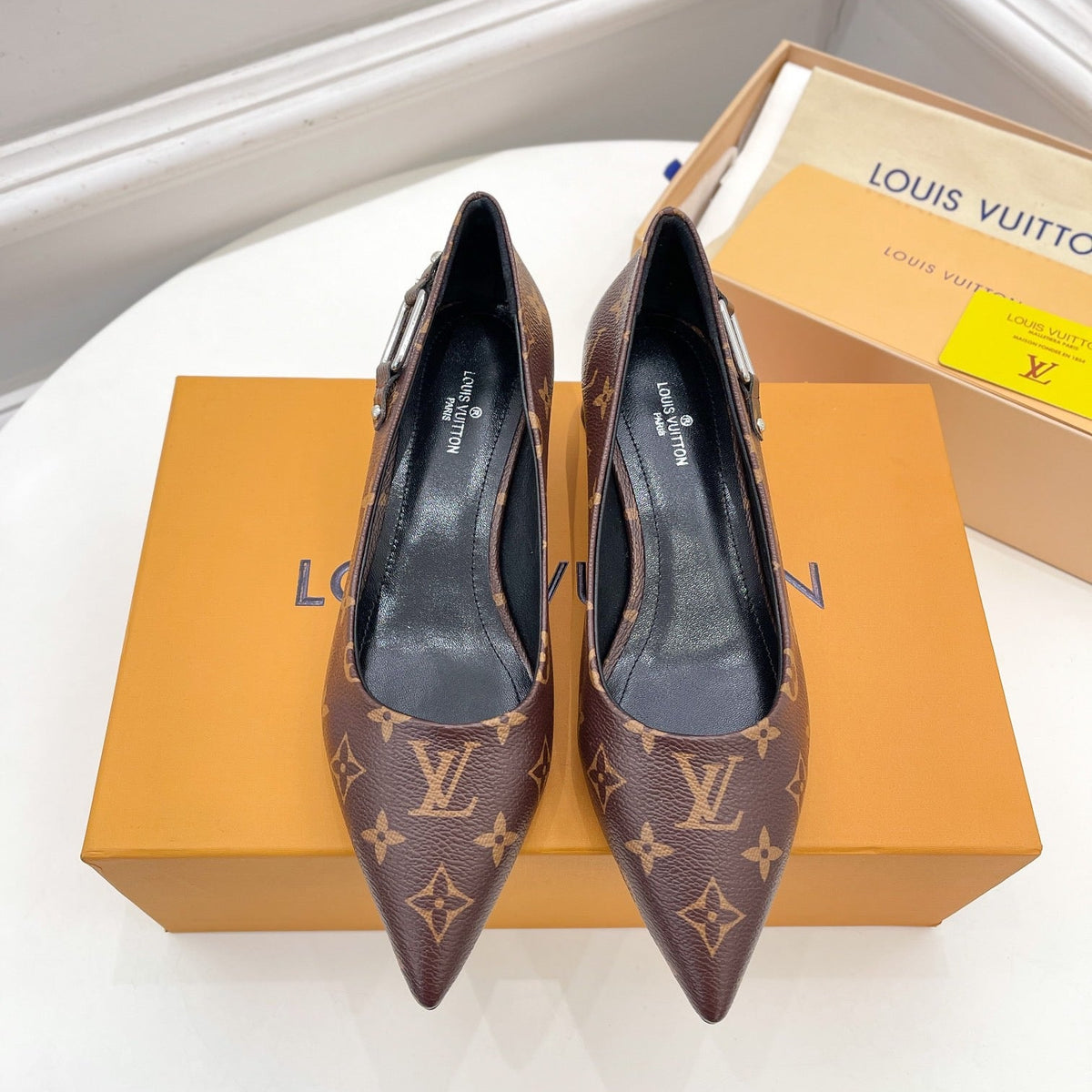 SE807 Pointed Toe Flats / Size4-11