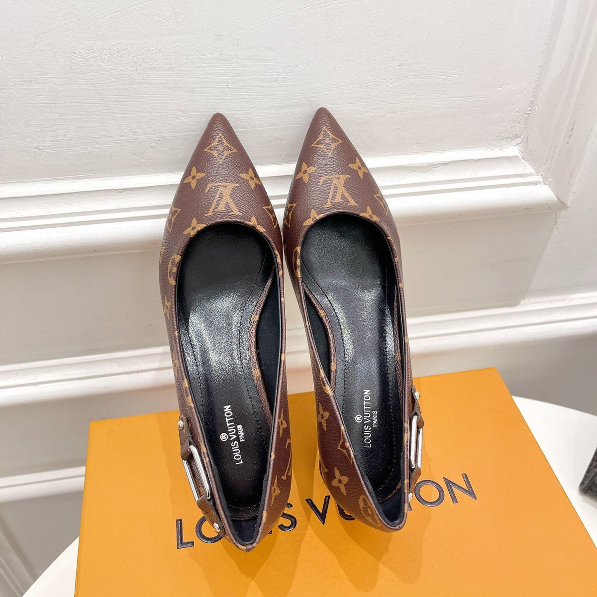 SE807 Pointed Toe Flats / Size4-11