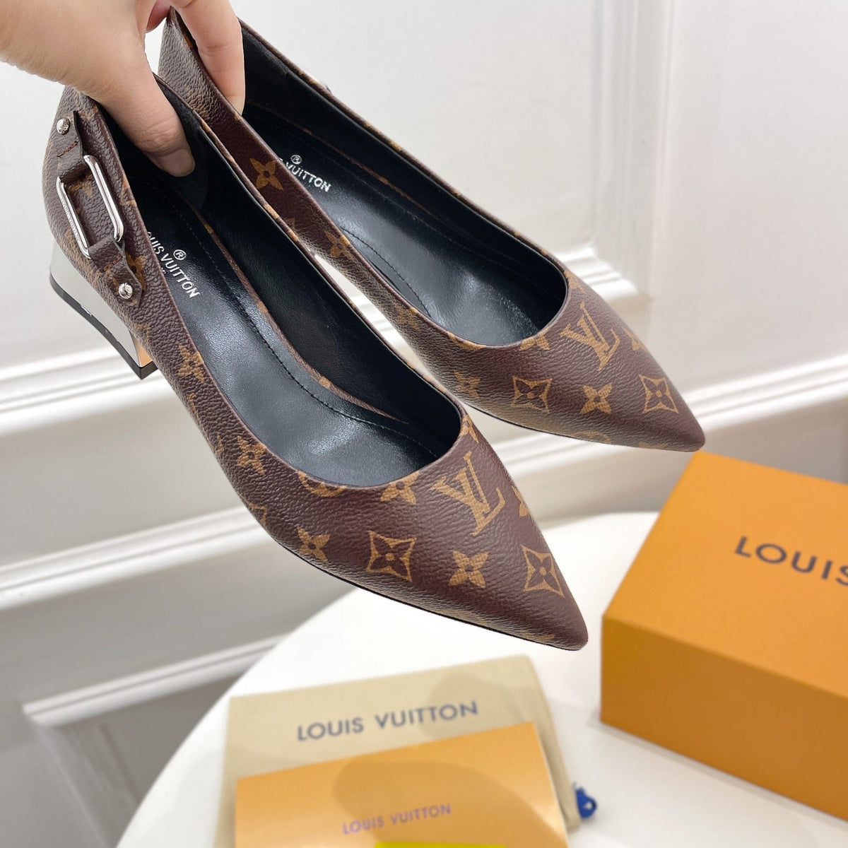 SE807 Pointed Toe Flats / Size4-11