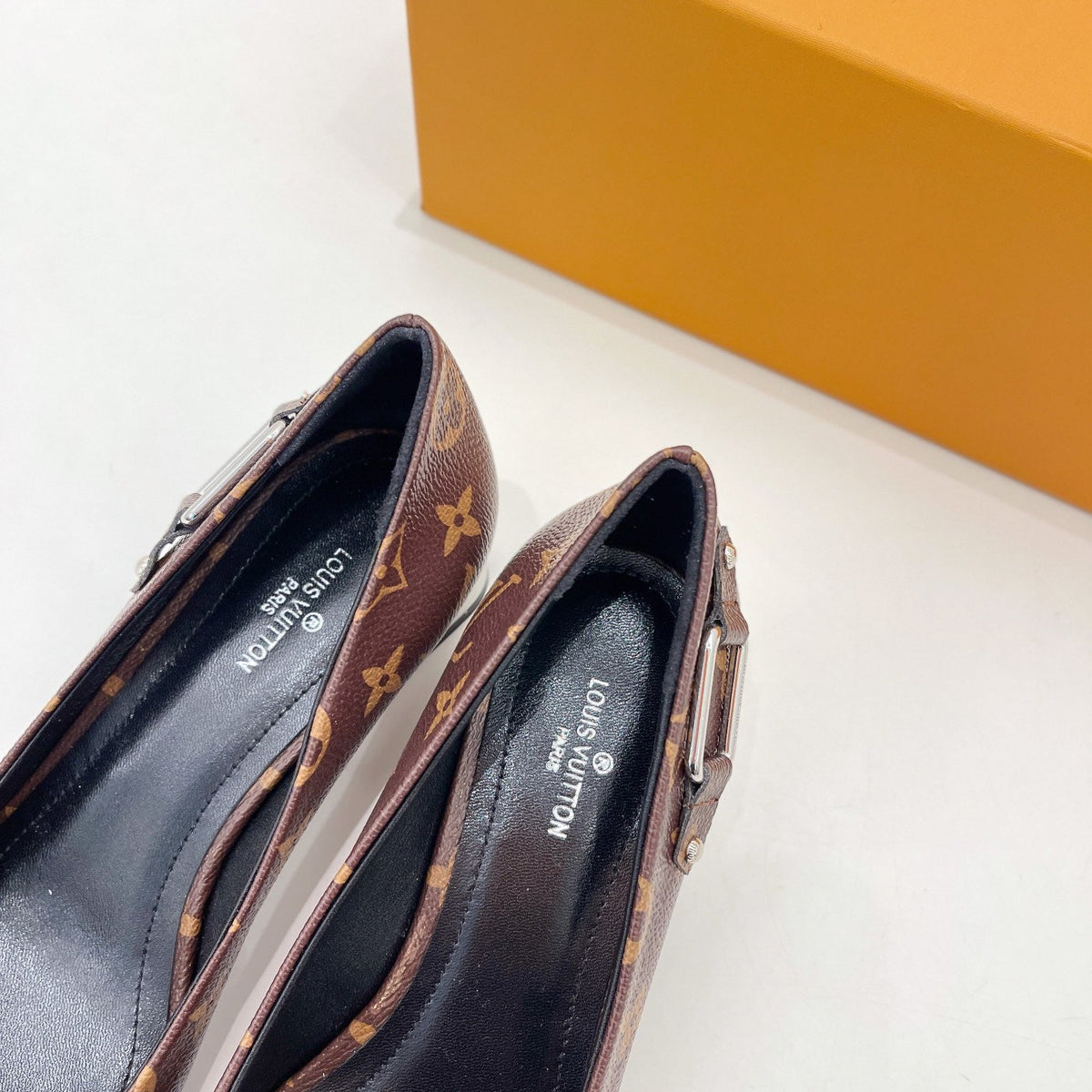 SE807 Pointed Toe Flats / Size4-11
