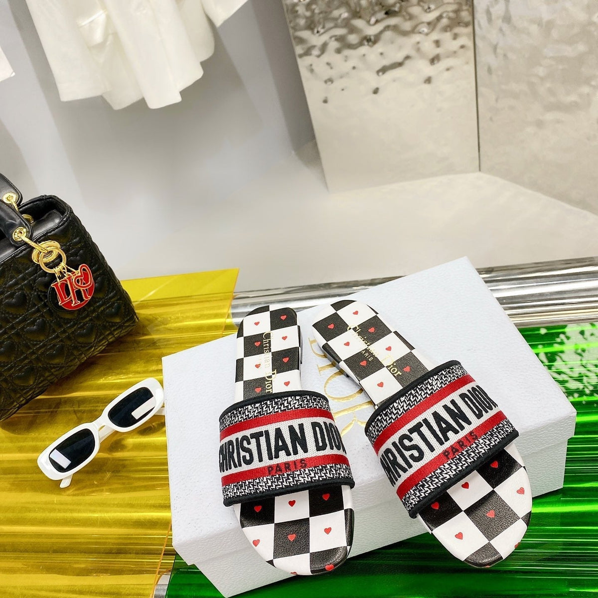 SE817 DR Slippers Size4-12