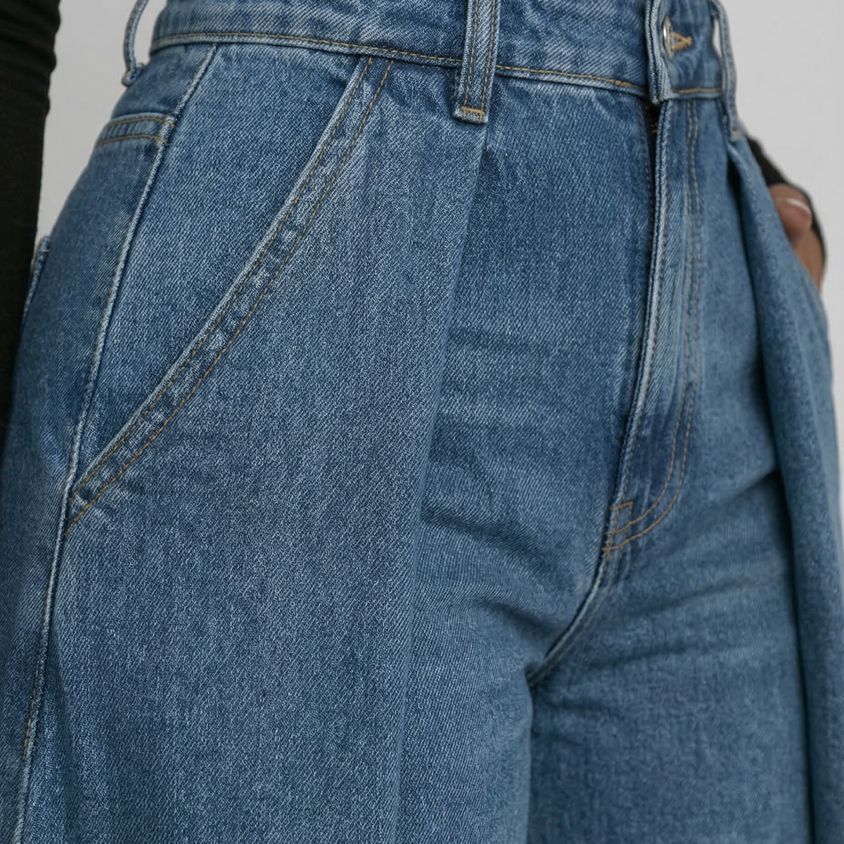 Calira | High-Waisted Wide-Leg Jeans