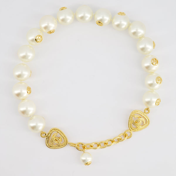 *HOT* Chanel White Pearl Chocker Necklace with Yellow Gold Logo Details