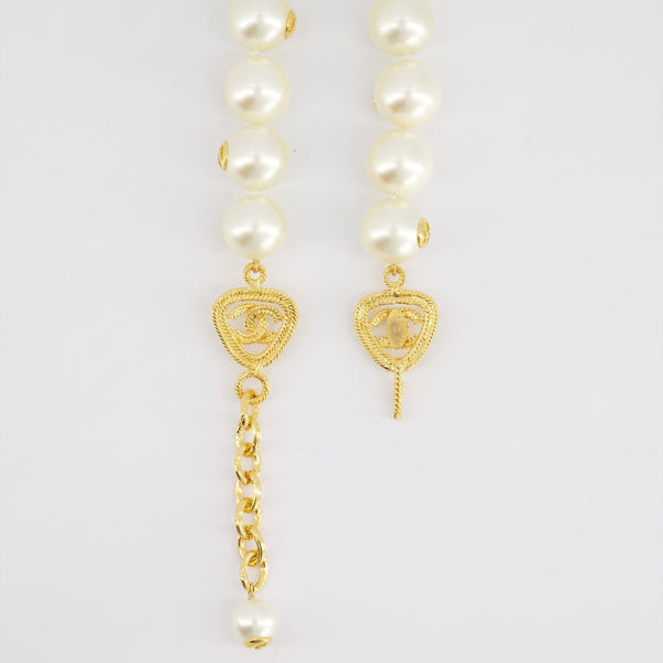 *HOT* Chanel White Pearl Chocker Necklace with Yellow Gold Logo Details