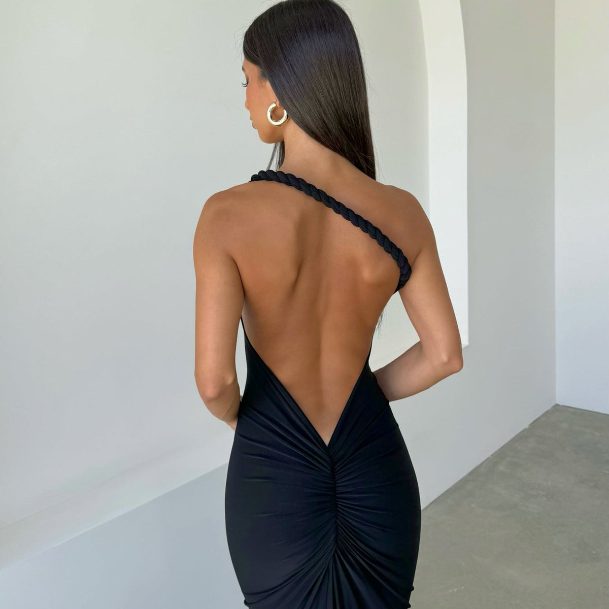 Linda | Maxi Dress with Asymmetric Neckline and Backless Detail