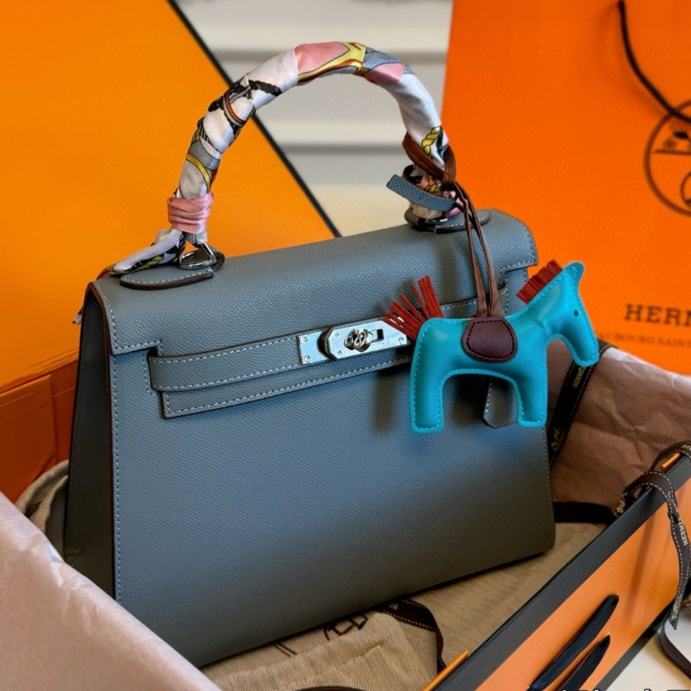 HM KELLY EPSOM BLEU CELESTE 28CM