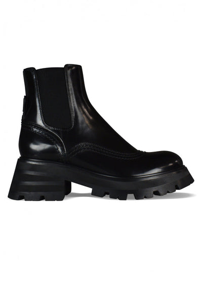 Alexander Mcqueen Women Wander Chelsea Boots