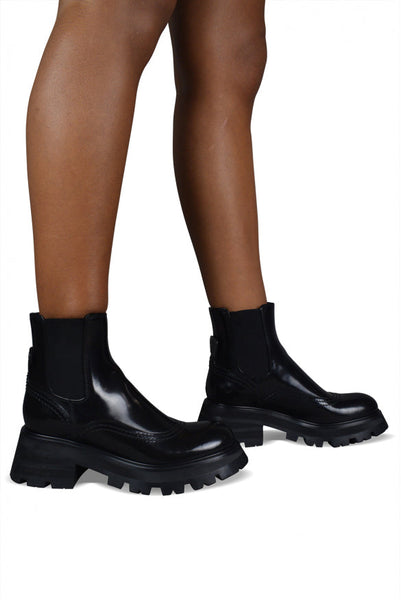 Alexander Mcqueen Women Wander Chelsea Boots