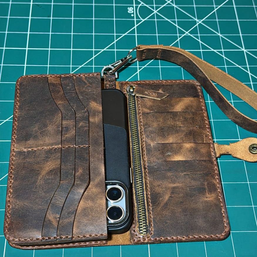 SM- 2025 WAX PULLUP MOBILE WALLET