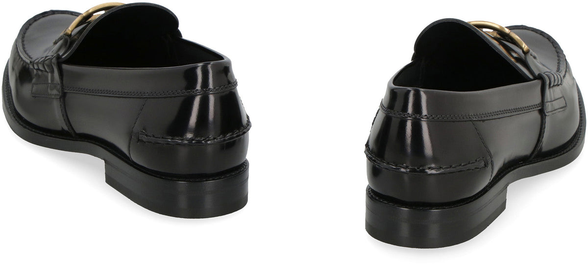 LEATHER CHAIN DETAILED LOGO LOAFERS.