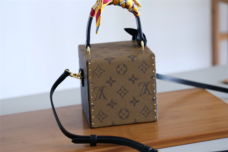 I W Fashion Lu-Vi bags - 9401