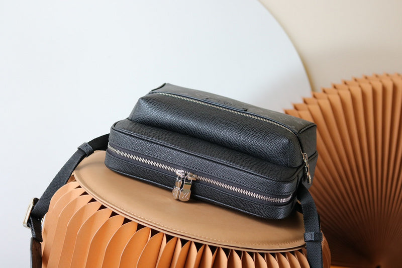 I W Fashion Lu-Vi bags - 17183