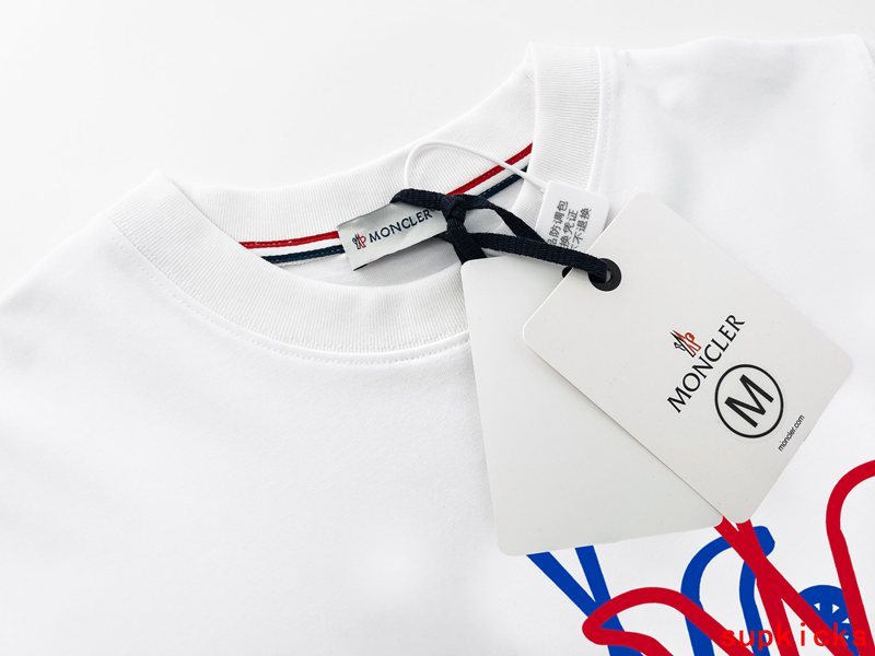 Moncler Luxury Cloth