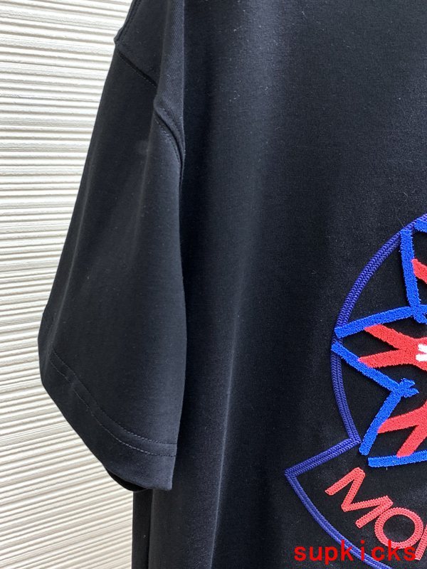 Moncler Luxury Cloth