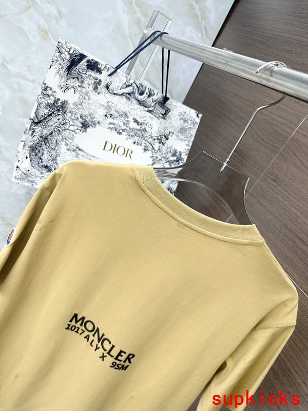Moncler Luxury Cloth